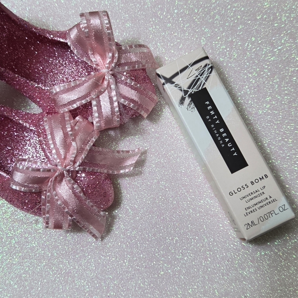 Fenty Glow ✨️ Fenty Beauty Gloss Bomb Universal Lip Luminizer NWT